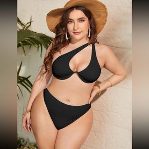 One shoulder bathing suit